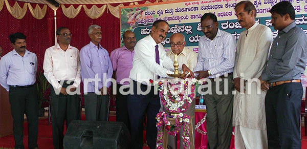 ಕೃಷಿಯಲ್ಲಿ ಯಂತ್ರೋಪಕರಣಗಳ ಬಳಕೆ ವಿಚಾರ ಸಂಕಿರಣಕ್ಕೆ ಚಾಲನೆ